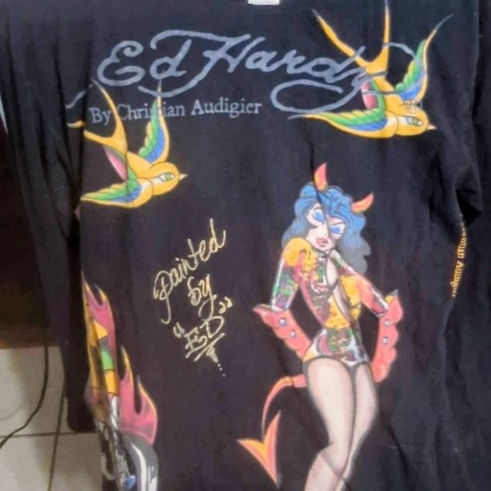 Ed Hardy Black Tee with Graphic Design